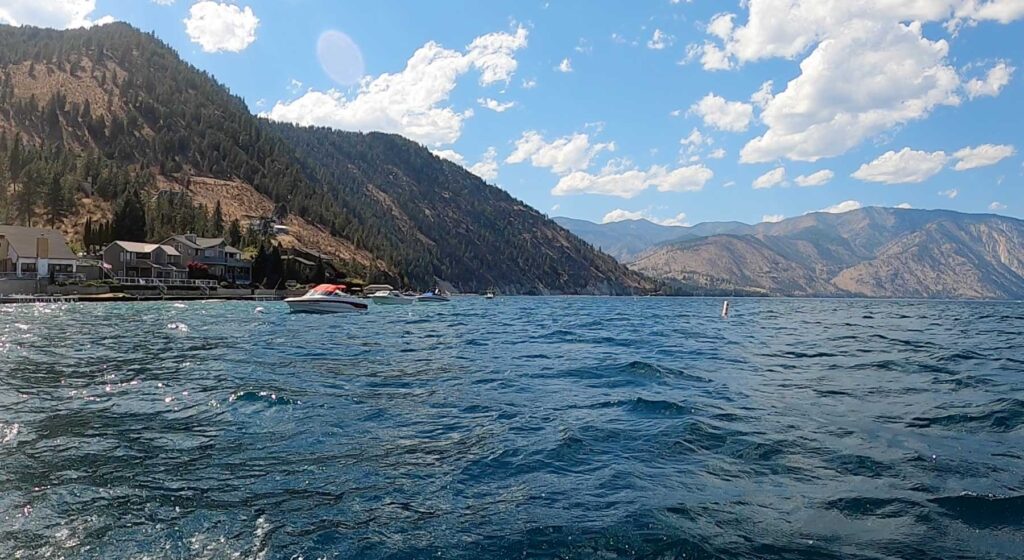 Lake-Chelan-water-and-view-of-the-south-shore-with-waterfront-houses-and-boats